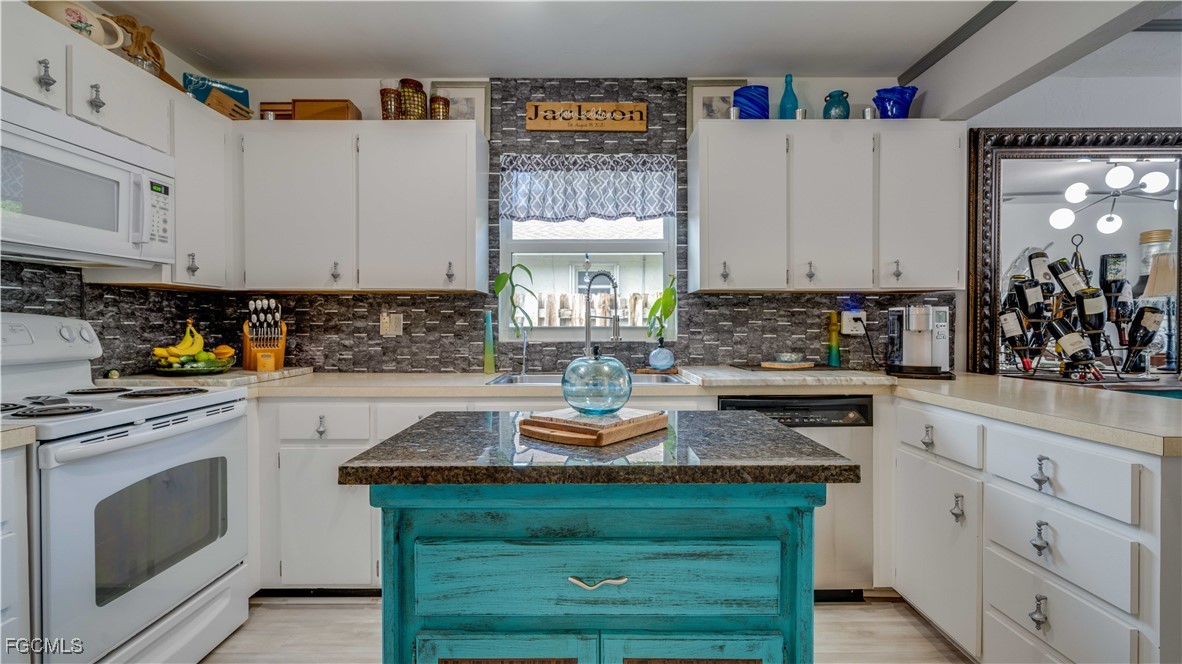 Naples, Florida, 34108, United States, 2 Bedrooms Bedrooms, ,2 BathroomsBathrooms,Residential,For Sale,1988856