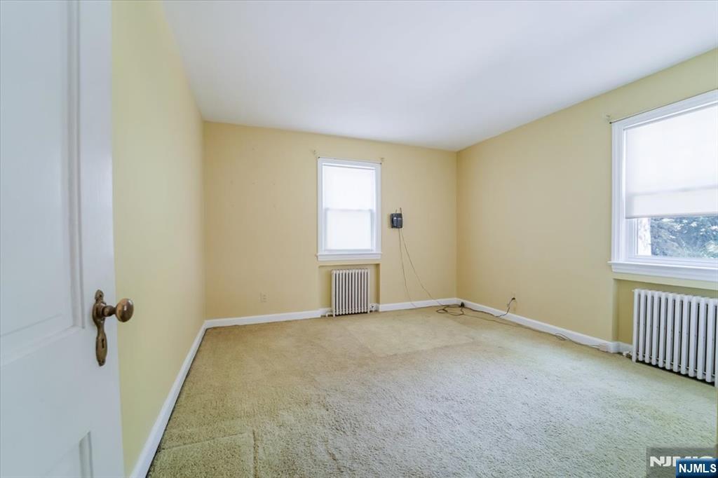Wyckoff, New Jersey, 07481, United States, 5 Bedrooms Bedrooms, ,3 BathroomsBathrooms,Residential,For Sale,1920026