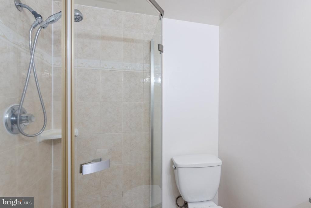 Rockville, Maryland, 20852, United States, 4 Bedrooms Bedrooms, ,4 BathroomsBathrooms,Residential,For Sale,1916260