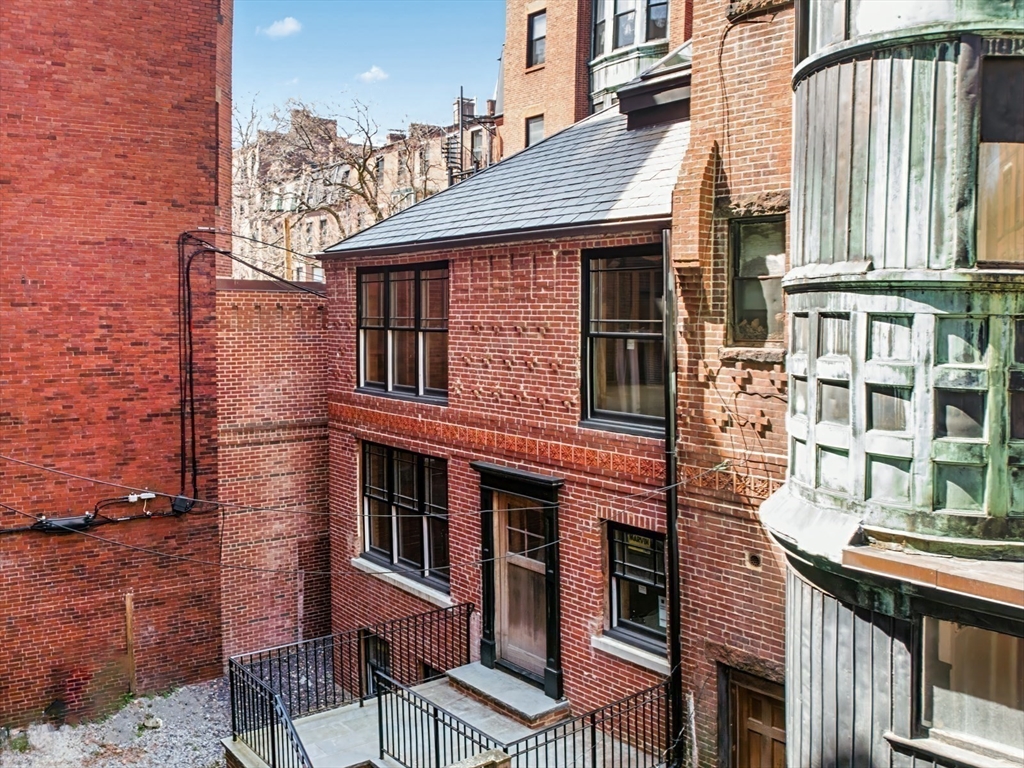 Boston, Massachusetts, 02116, United States, 3 Bedrooms Bedrooms, ,2 BathroomsBathrooms,Residential,For Sale,1810578