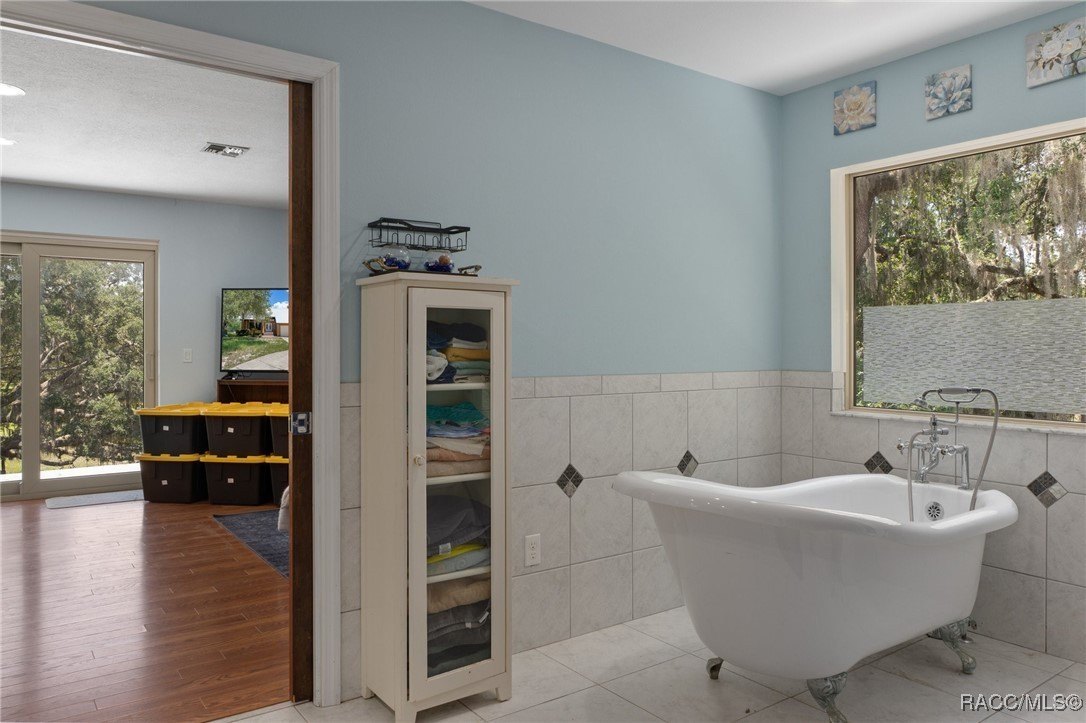 Inverness, Florida, 34453, United States, 6 Bedrooms Bedrooms, ,4 BathroomsBathrooms,Residential,For Sale,1975798