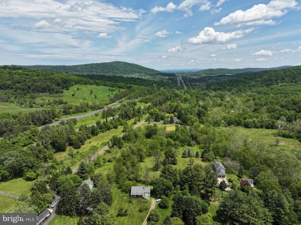 Linden, Virginia, 22642, United States, 5 Bedrooms Bedrooms, ,4 BathroomsBathrooms,Residential,For Sale,2037897