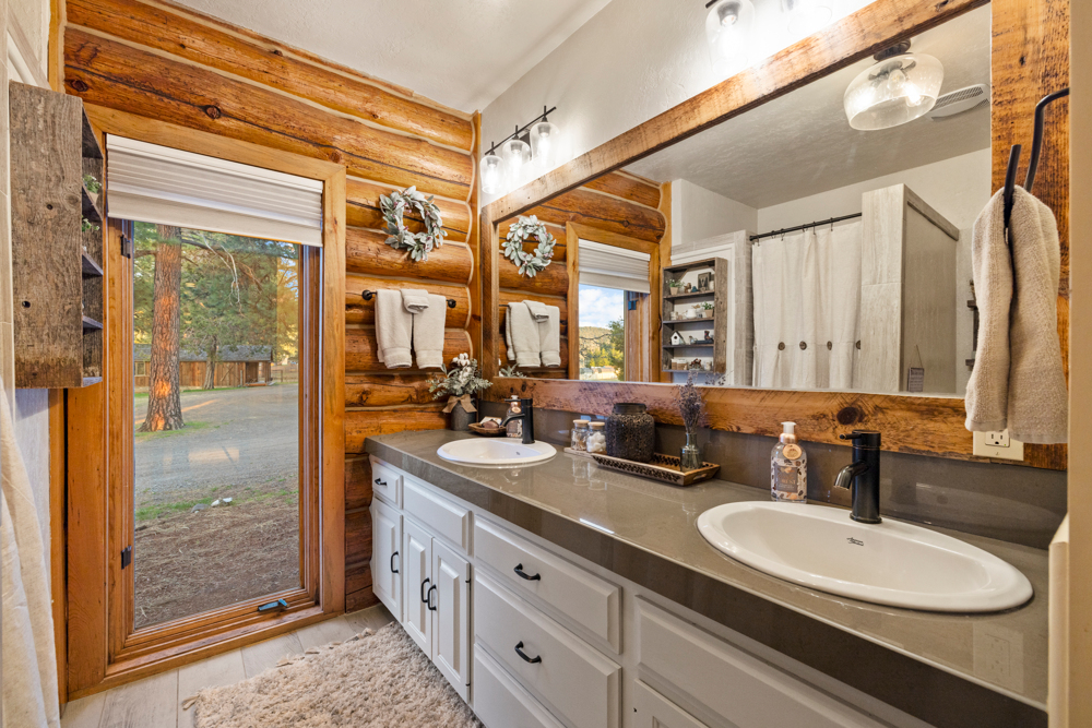 CHILOQUIN, Oregon, 97624, United States, 3 Bedrooms Bedrooms, ,3 BathroomsBathrooms,Residential,For Sale,1974697