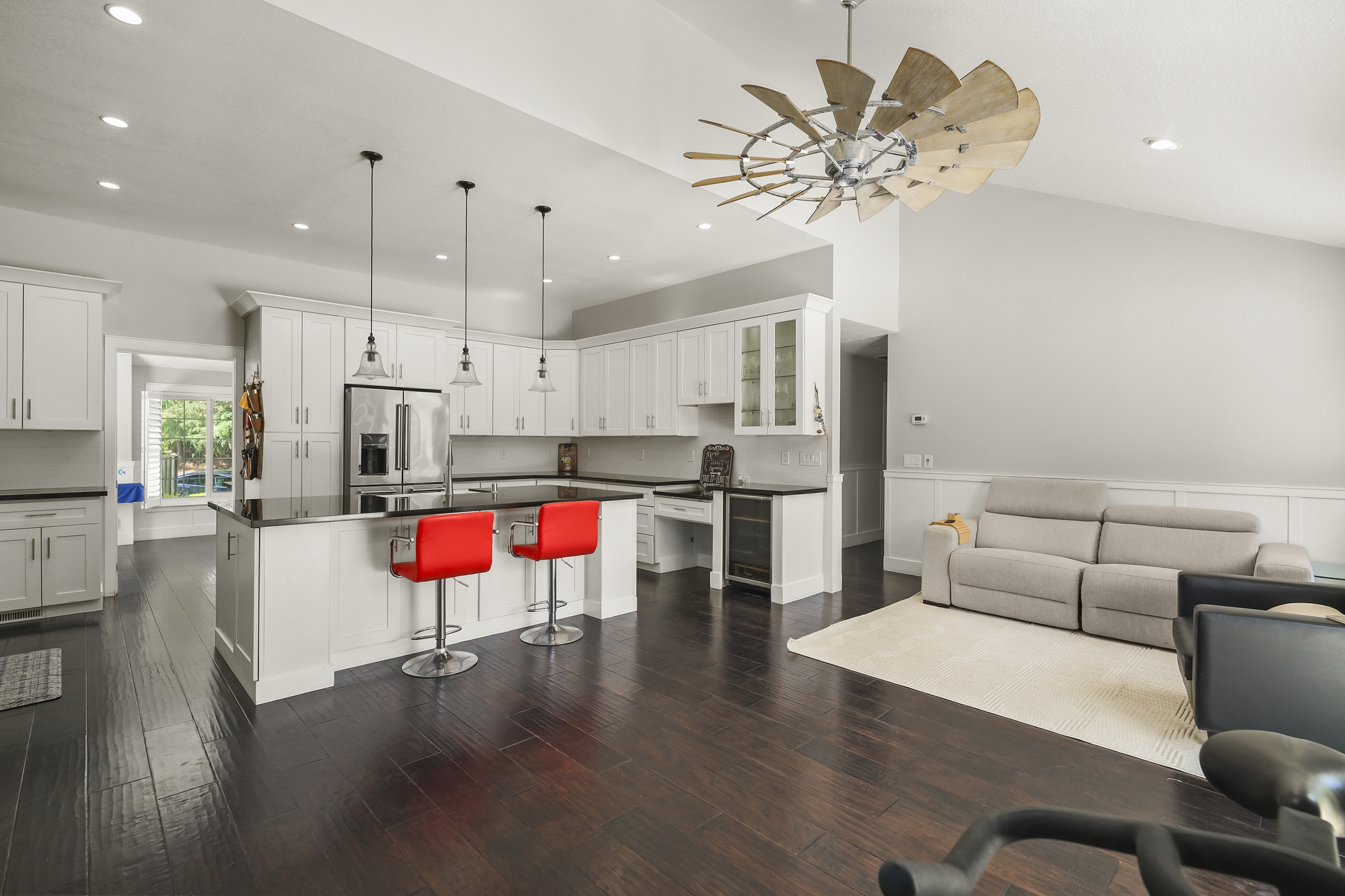  Thoughtfully Reimagined Home with Expansive Grounds and Endless Possibilities - 物件實景