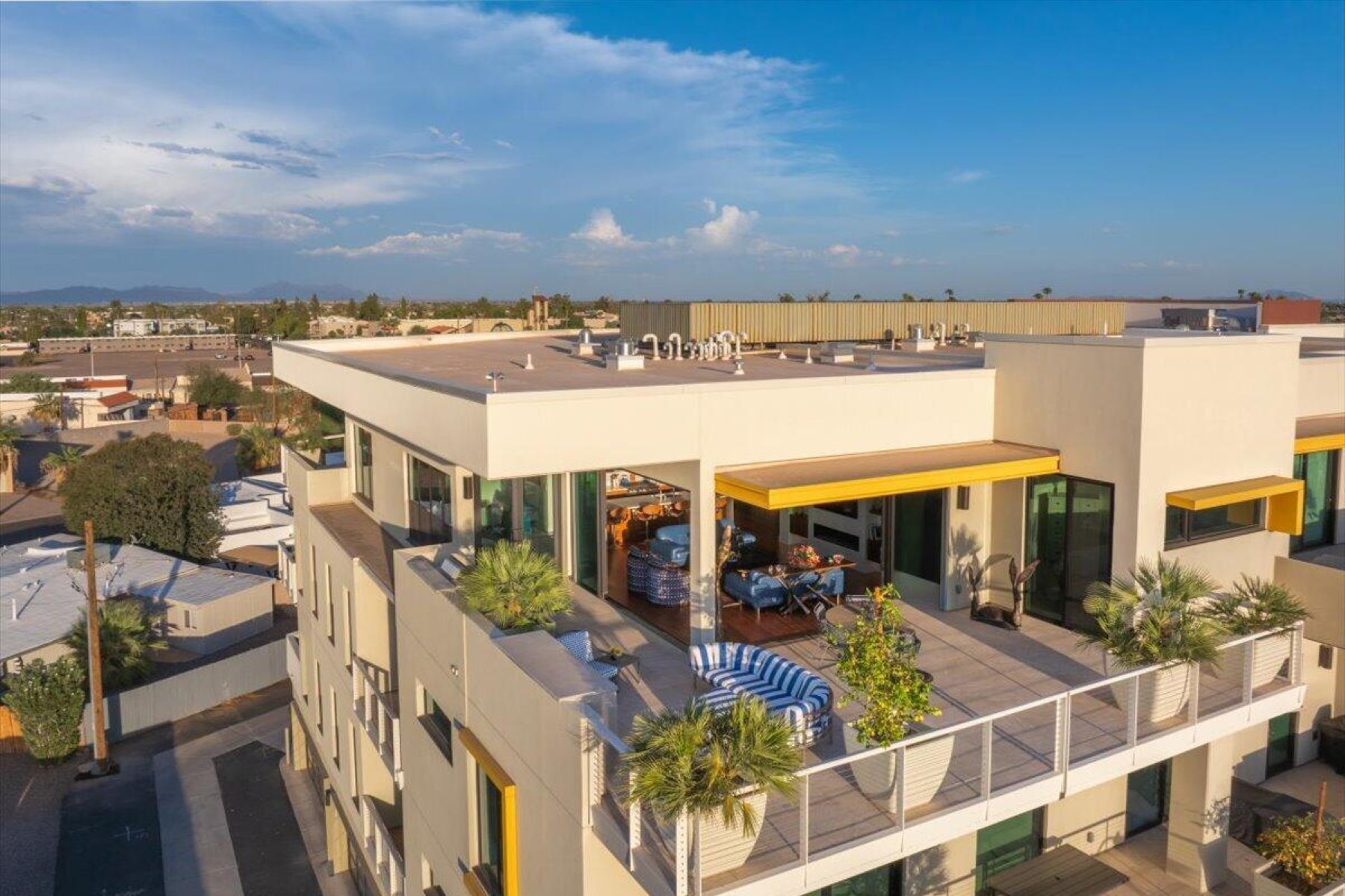  7502 E Main Street  Scottsdale, AZ - 物件實景