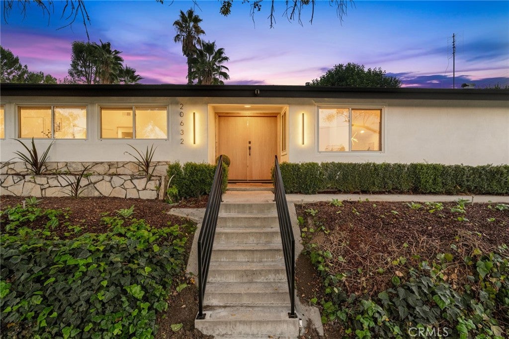 Woodland Hills, California, 91367, United States, 3 Bedrooms Bedrooms, ,2 BathroomsBathrooms,Residential,For Sale,1991959