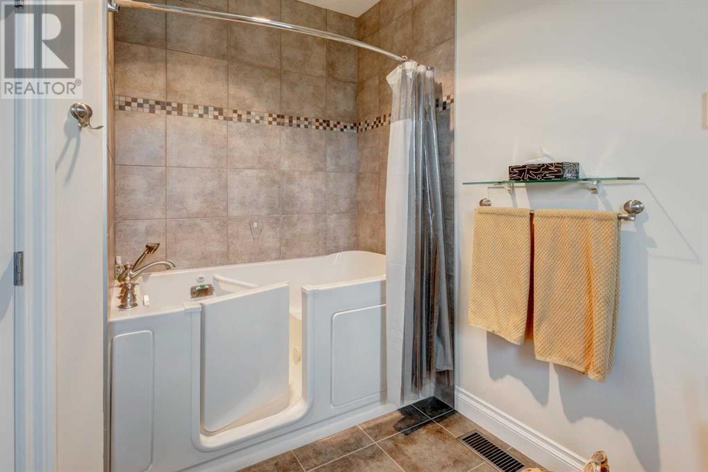 RURAL FOOTHILLS COUNTY, Alberta, T0K 1K0, CA, 6 Bedrooms Bedrooms, ,4 BathroomsBathrooms,Residential,For Sale,1947091