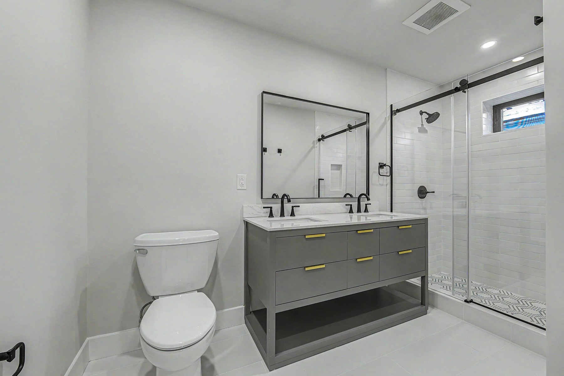  323 E Oak Avenue #103 - 物件實景