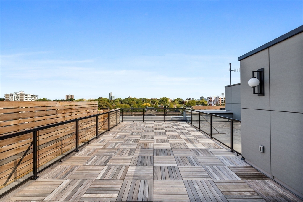 Brookline, Massachusetts, 02446, United States, 3 Bedrooms Bedrooms, ,4 BathroomsBathrooms,Residential,For Sale,1975462