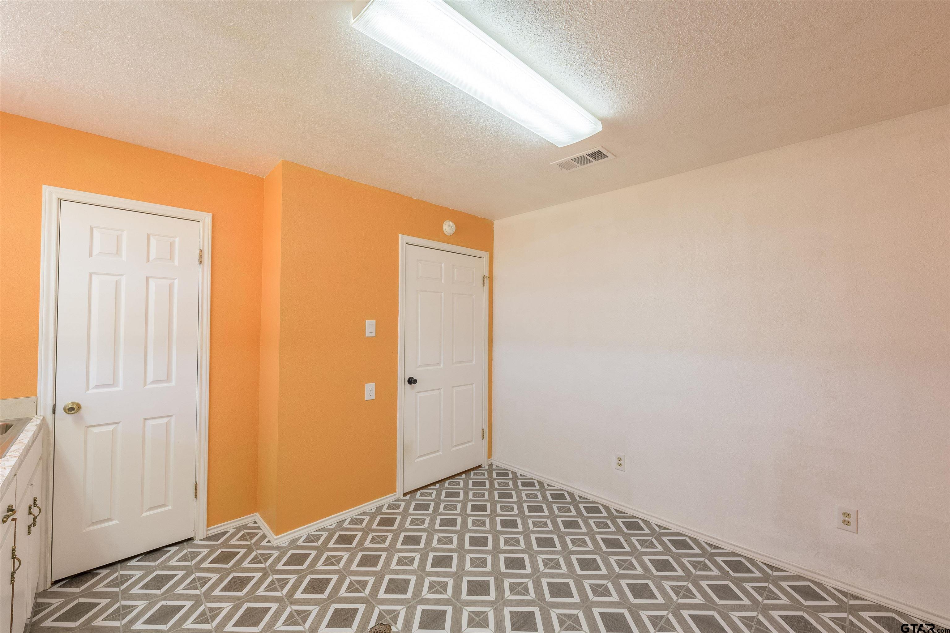 Mineola, Texas, 75773, United States, 3 Bedrooms Bedrooms, ,2 BathroomsBathrooms,Residential,For Sale,1754038