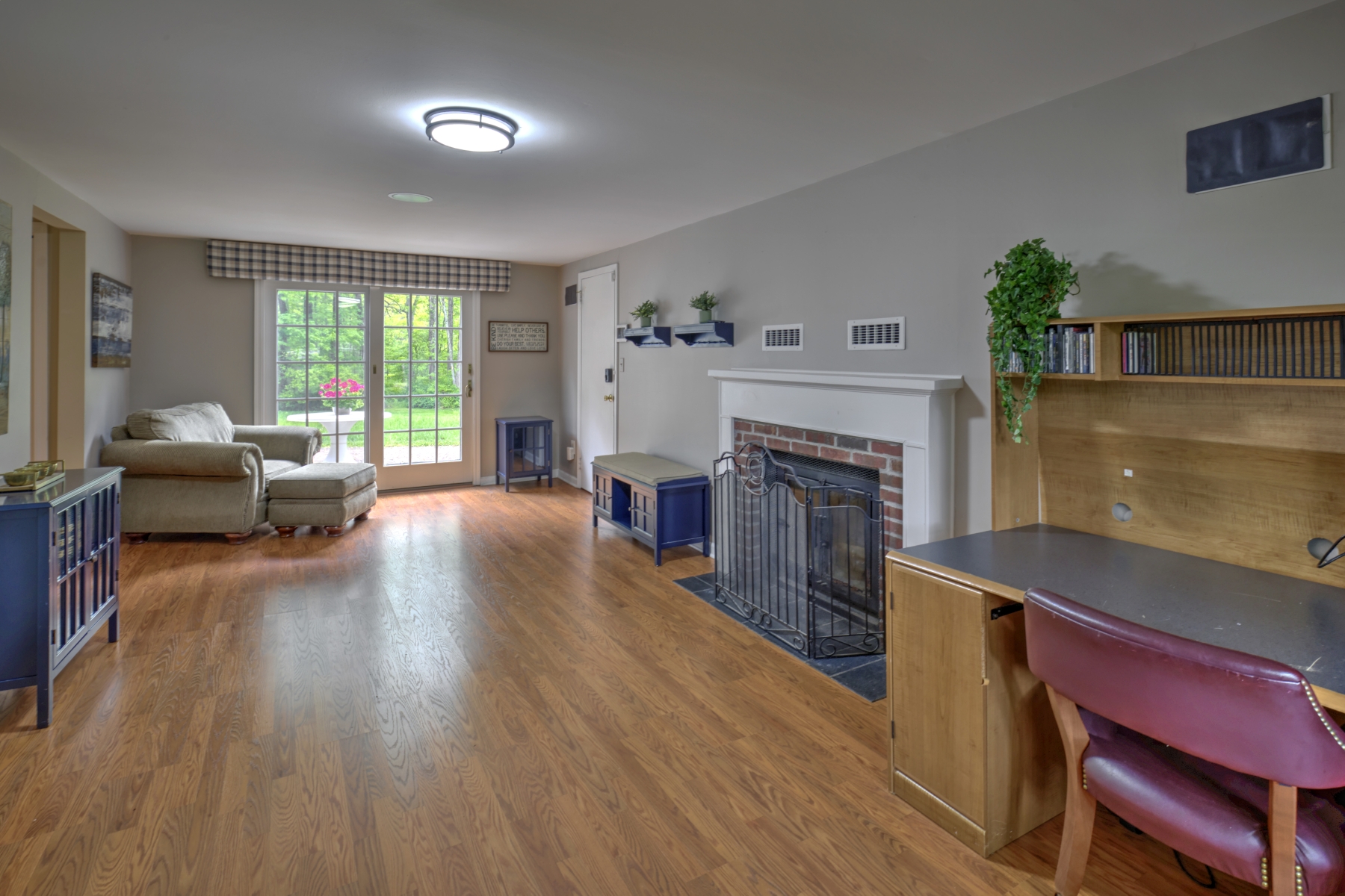  Expanded and Beautifully Maintained Custom Split Level Home - 物件實景