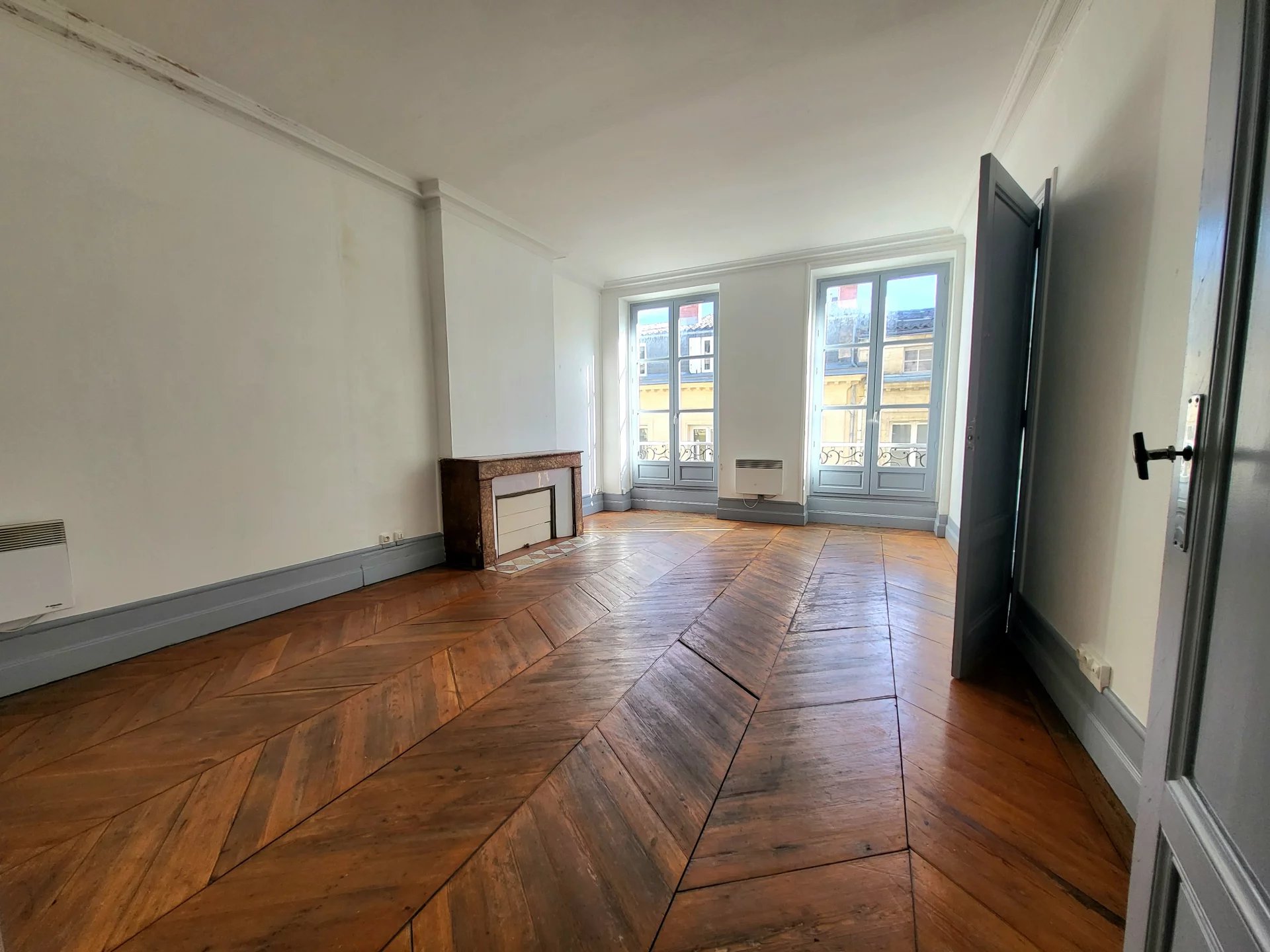 Bordeaux, New Aquitaine, 33000, FR, 3 Bedrooms Bedrooms, ,1 BathroomBathrooms,Residential,For Sale,1785697