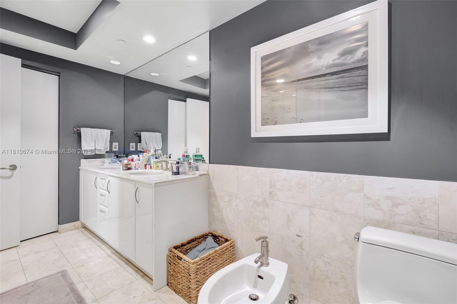 Miami, Florida, 33131, United States, 1 Bedroom Bedrooms, ,1 BathroomBathrooms,Residential,For Sale,1837622