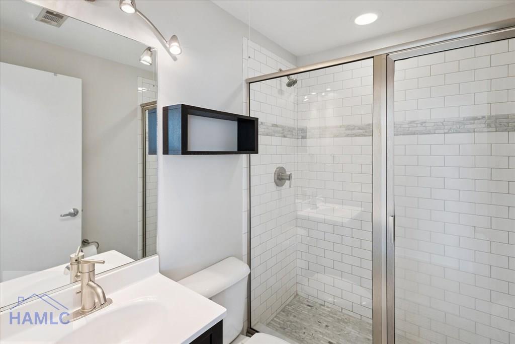 Savannah, Georgia, 31401, United States, 2 Bedrooms Bedrooms, ,3 BathroomsBathrooms,Residential,For Sale,1957679