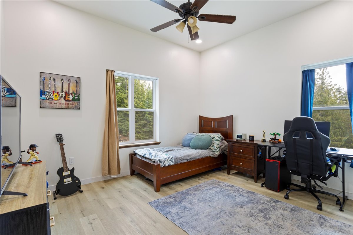 Sagle, Idaho, 83860, United States, 3 Bedrooms Bedrooms, ,4 BathroomsBathrooms,Residential,For Sale,1976949