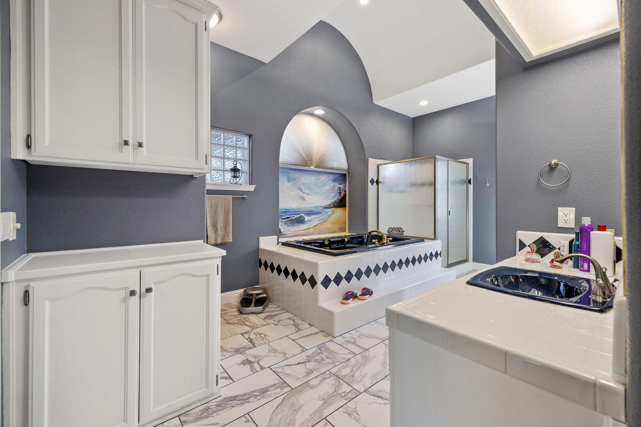 Visalia, California, 93292, United States, 4 Bedrooms Bedrooms, ,3 BathroomsBathrooms,Residential,For Sale,1977045