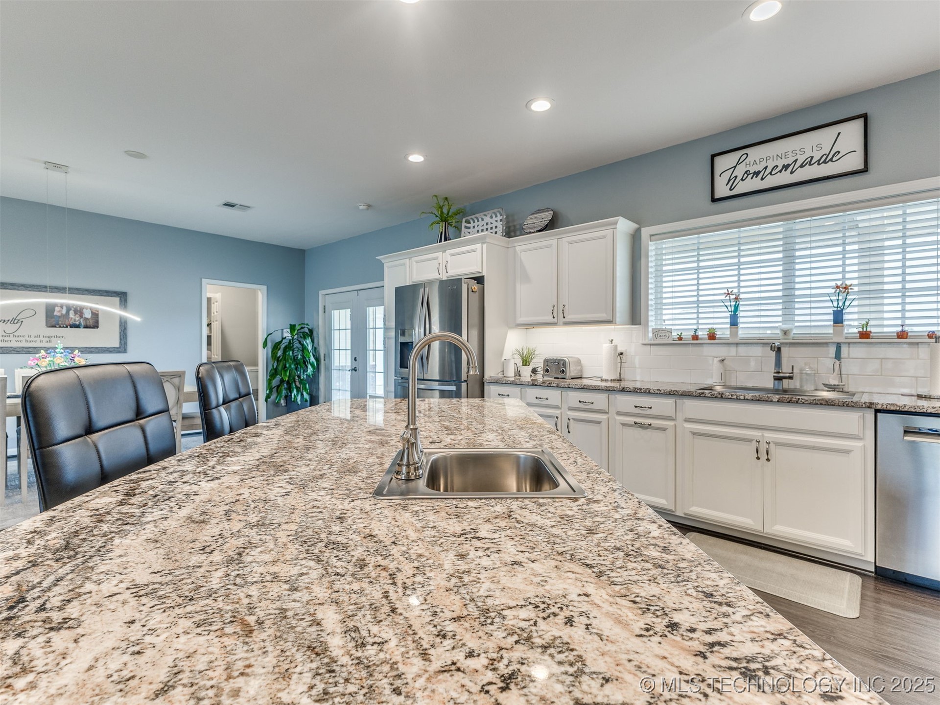 Mounds, Oklahoma, 74047, United States, 4 Bedrooms Bedrooms, ,4 BathroomsBathrooms,Residential,For Sale,1985246