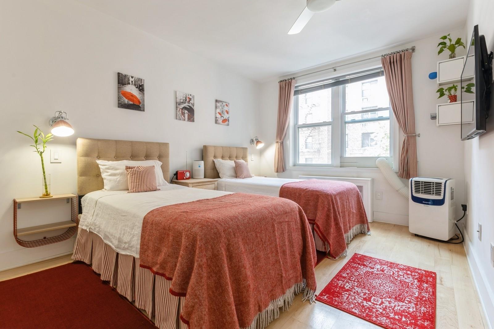 Forest Hills, New York, 11375, United States, 2 Bedrooms Bedrooms, ,2 BathroomsBathrooms,Residential,For Sale,1905946