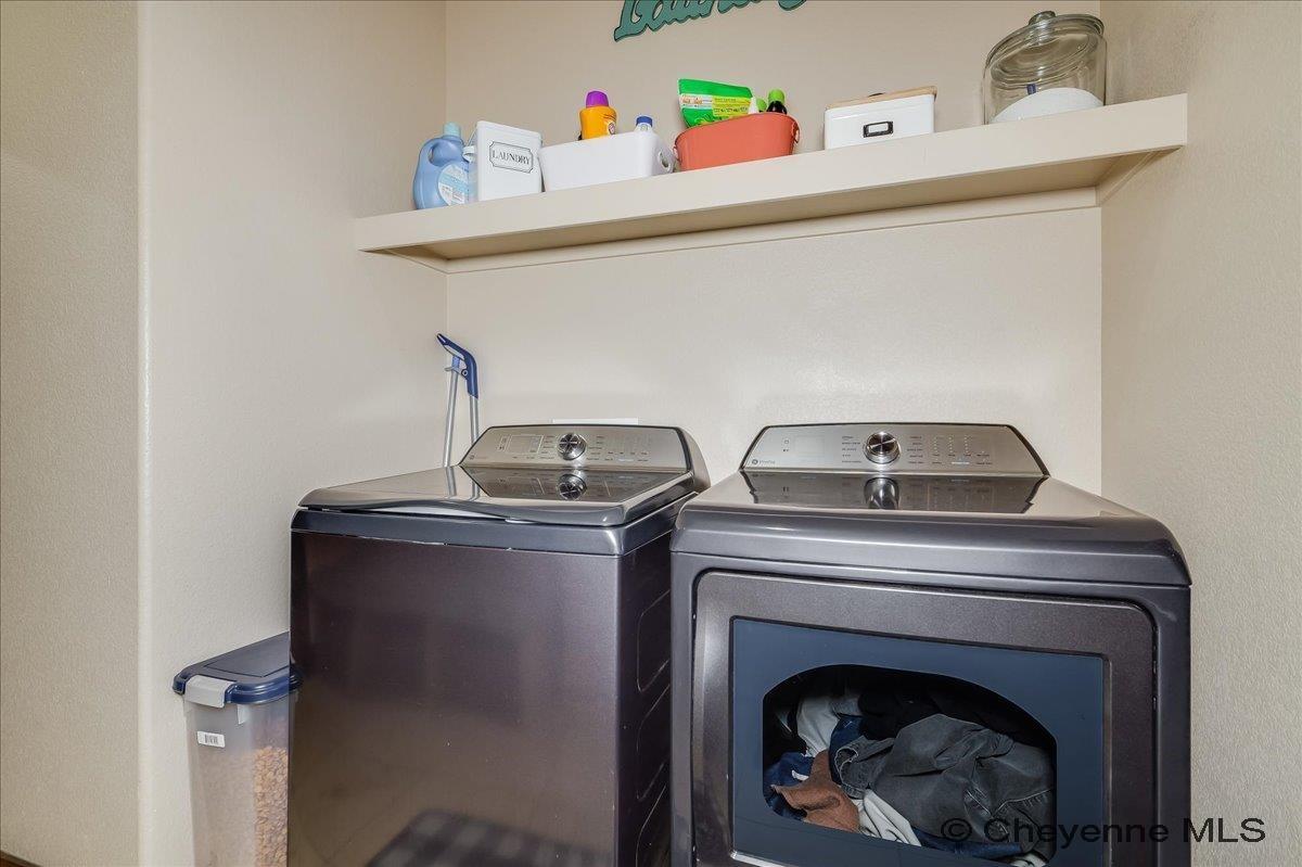 Cheyenne, Wyoming, 82009, United States, 5 Bedrooms Bedrooms, ,3 BathroomsBathrooms,Residential,For Sale,1989726