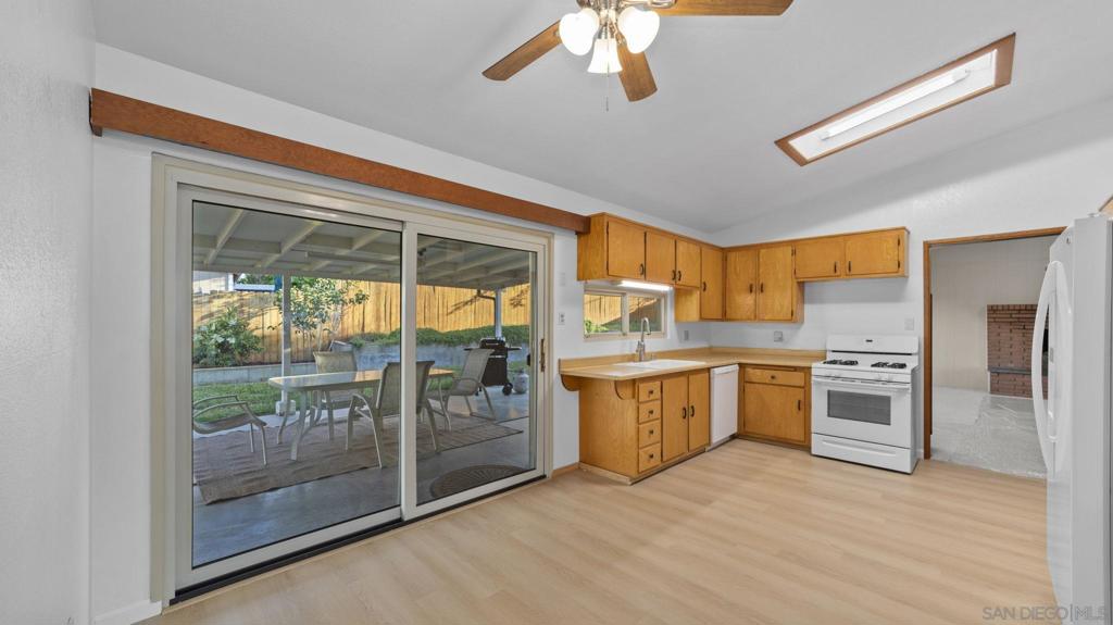 Vista, California, 92083, United States, 3 Bedrooms Bedrooms, ,2 BathroomsBathrooms,Residential,For Sale,2048591
