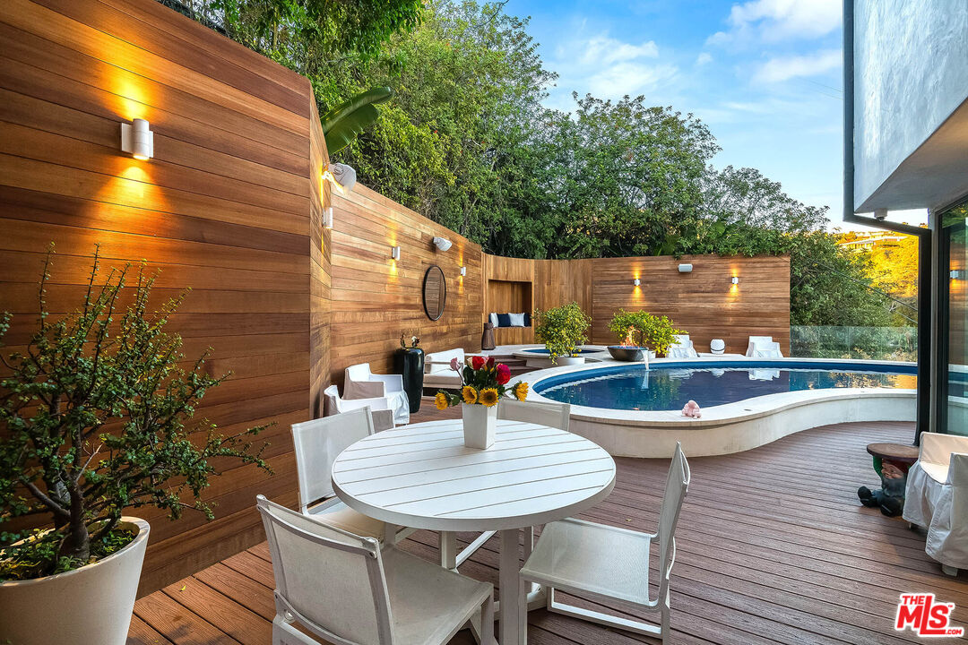 Los Angeles, California, 90069, United States, 4 Bedrooms Bedrooms, ,5 BathroomsBathrooms,Residential,For Sale,1759770