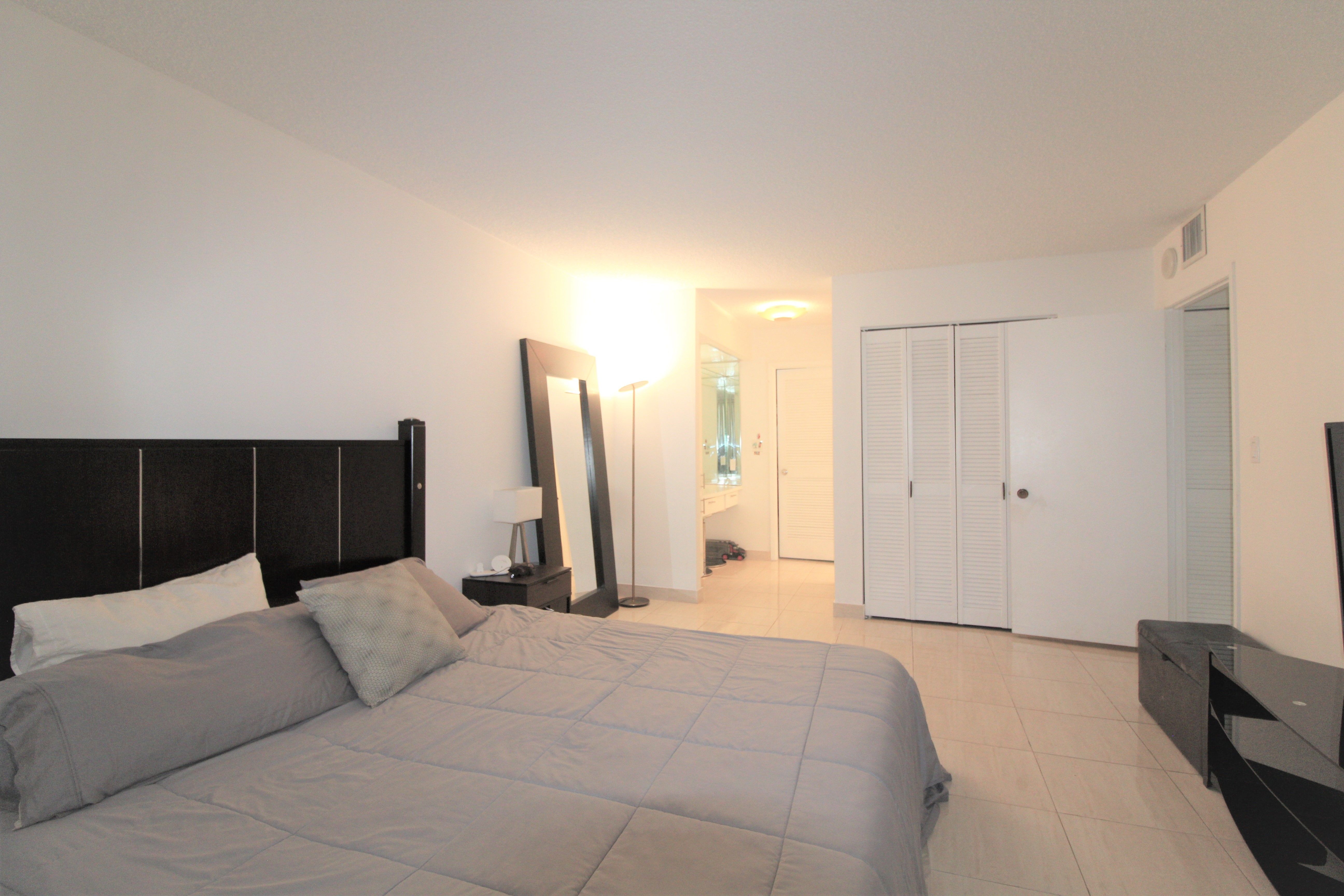  2500 Parkview Dr, Hallandale Beach, FL, 33009 - 物件實景