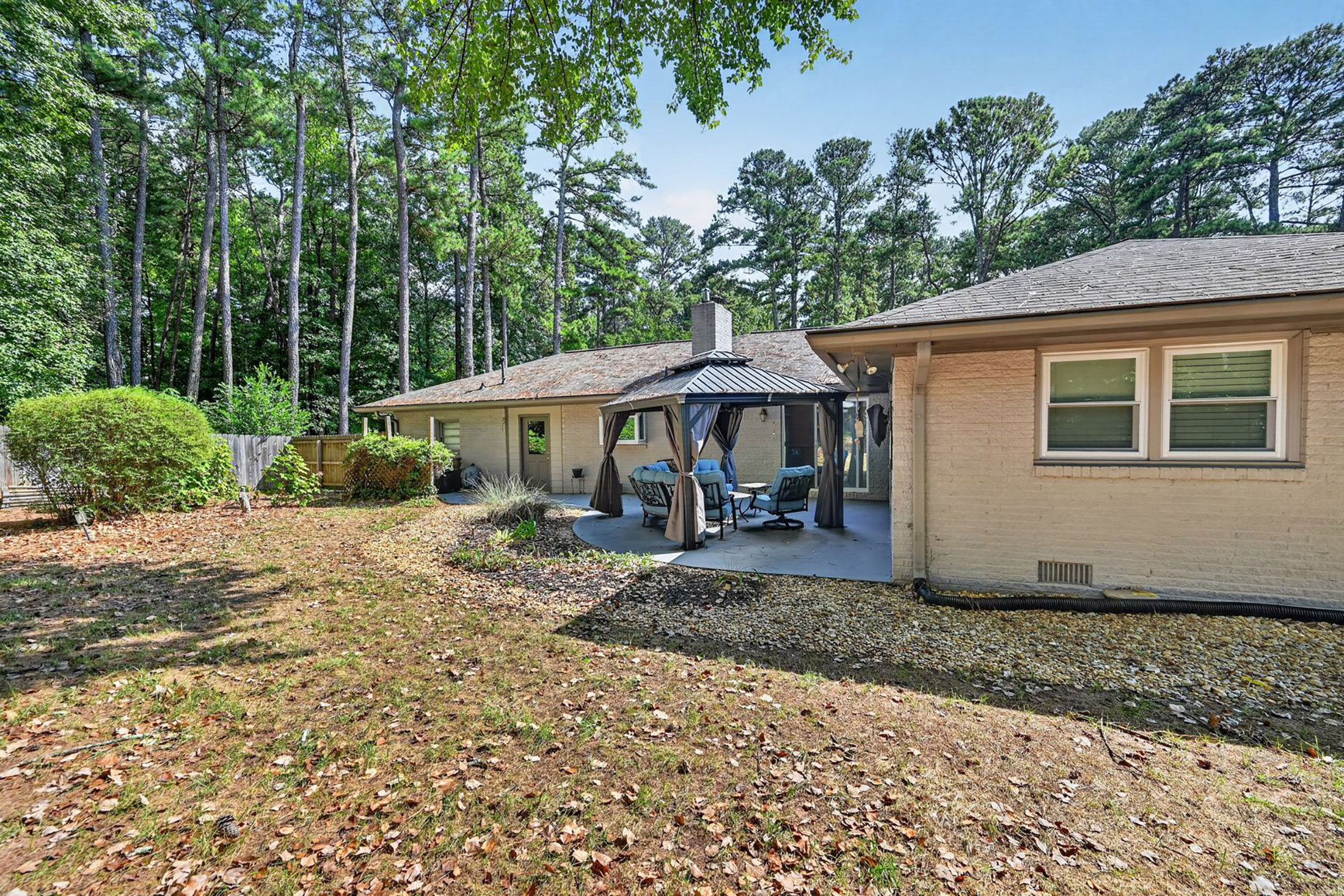  Gorgeous Classic Brick Ranch on Spacious Half Acre Lot - 物件實景