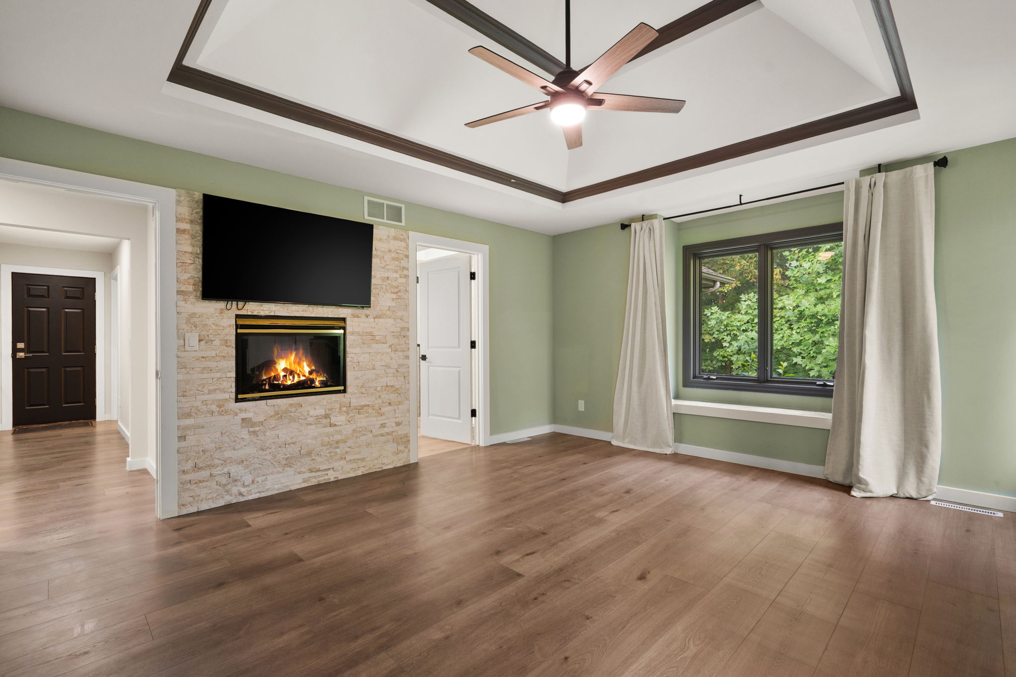  Fully Updated 5 Bedroom Home on Private, Wooded Lot in Gated Community - 物件實景