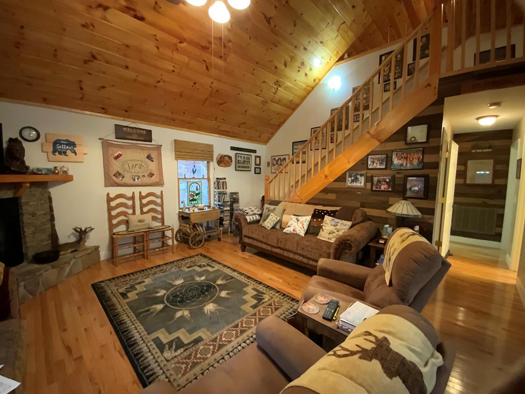 Ellijay, Georgia, 30540, United States, 3 Bedrooms Bedrooms, ,3 BathroomsBathrooms,Residential,For Sale,1859130
