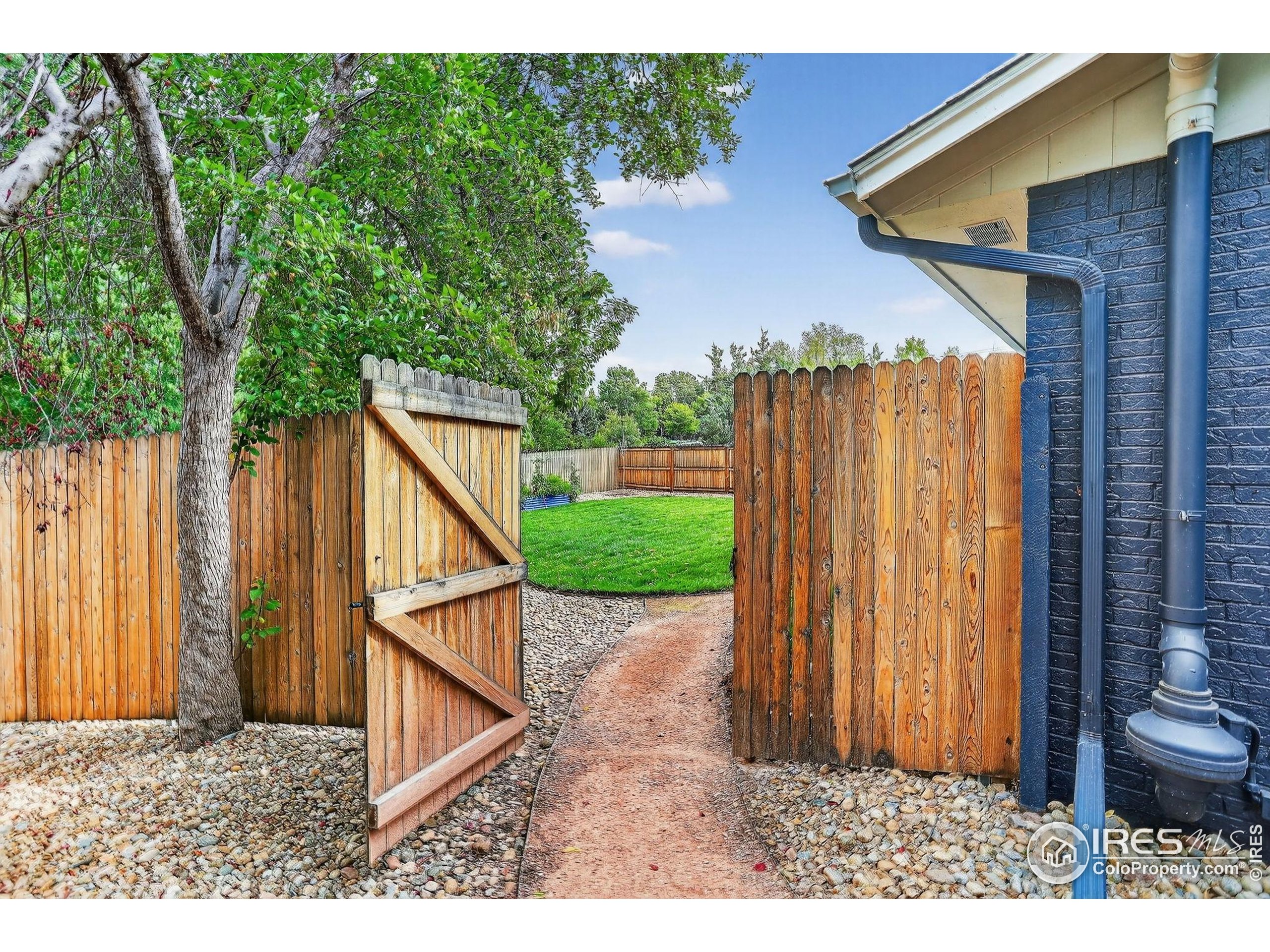 Longmont, Colorado, 80501, United States, 3 Bedrooms Bedrooms, ,2 BathroomsBathrooms,Residential,For Sale,1988284