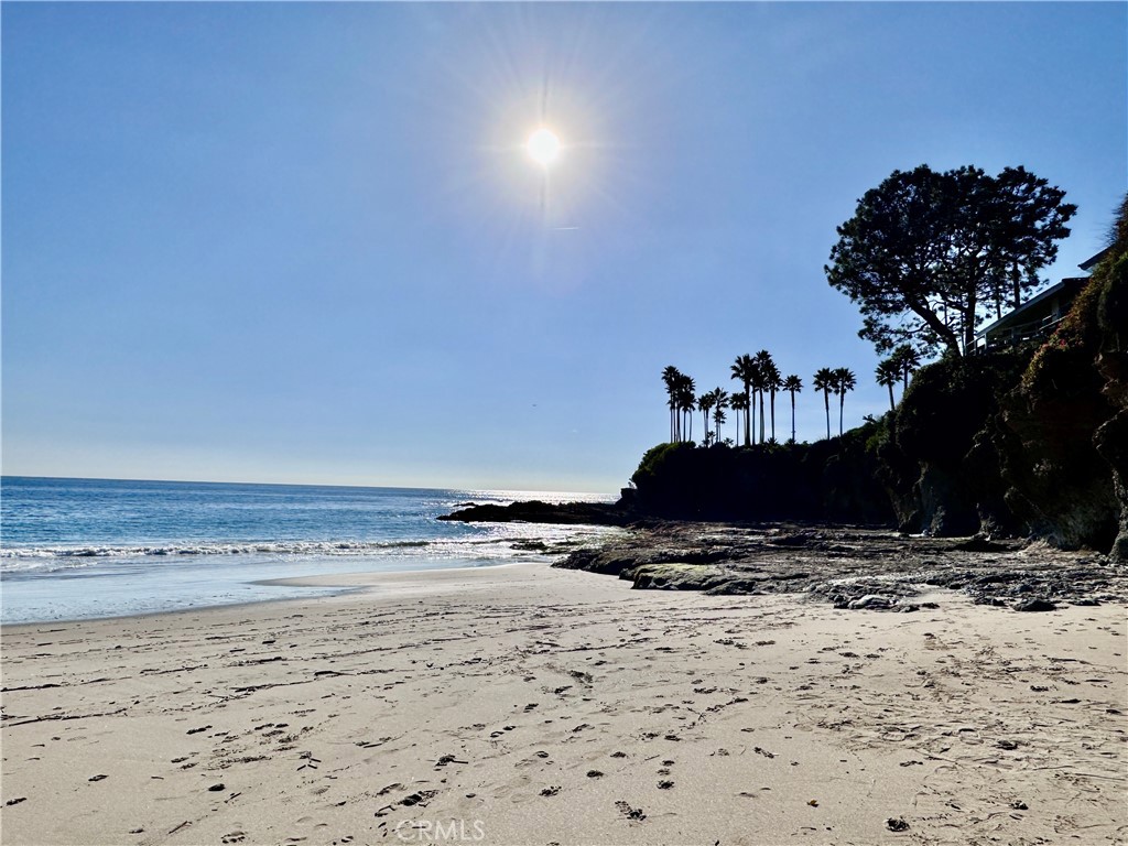 Laguna Beach, California, 92651, United States, 2 Bedrooms Bedrooms, ,1 BathroomBathrooms,Residential,For Sale,2000928