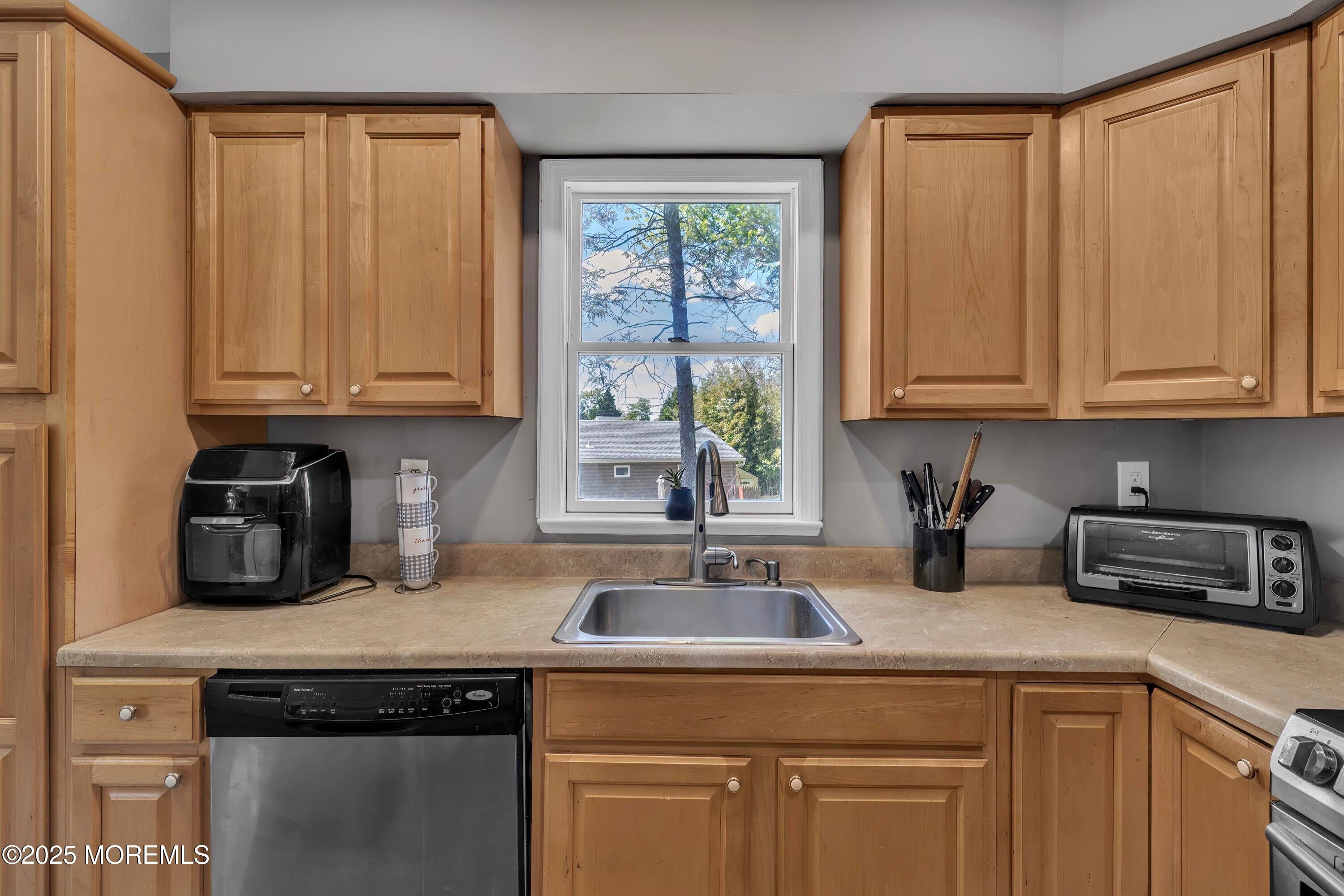 Toms River, New Jersey, 08753, United States, 5 Bedrooms Bedrooms, ,2 BathroomsBathrooms,Residential,For Sale,1996778