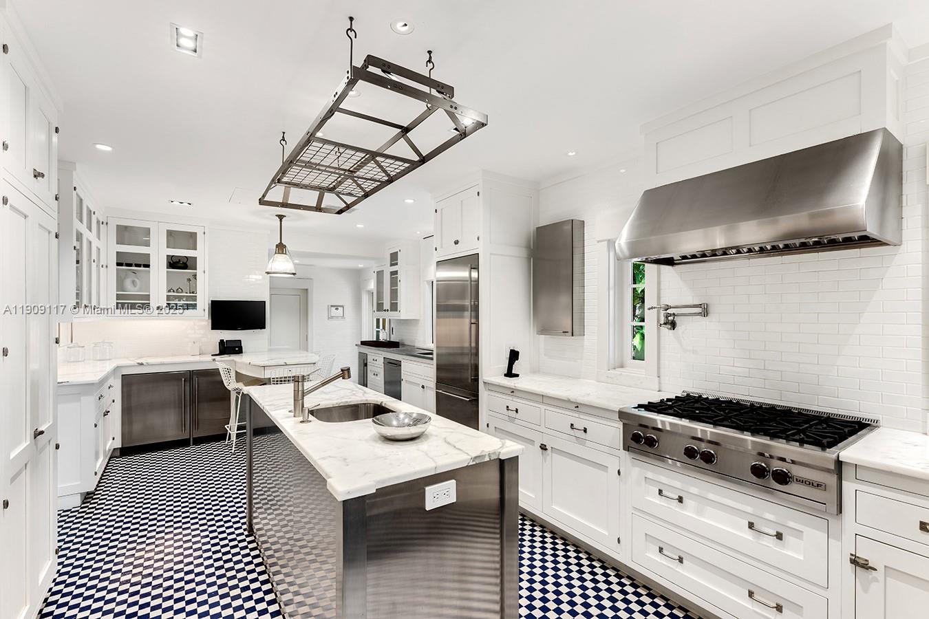 Miami, Florida, 33133, United States, 13 Bedrooms Bedrooms, ,18 BathroomsBathrooms,Residential,For Sale,1989288