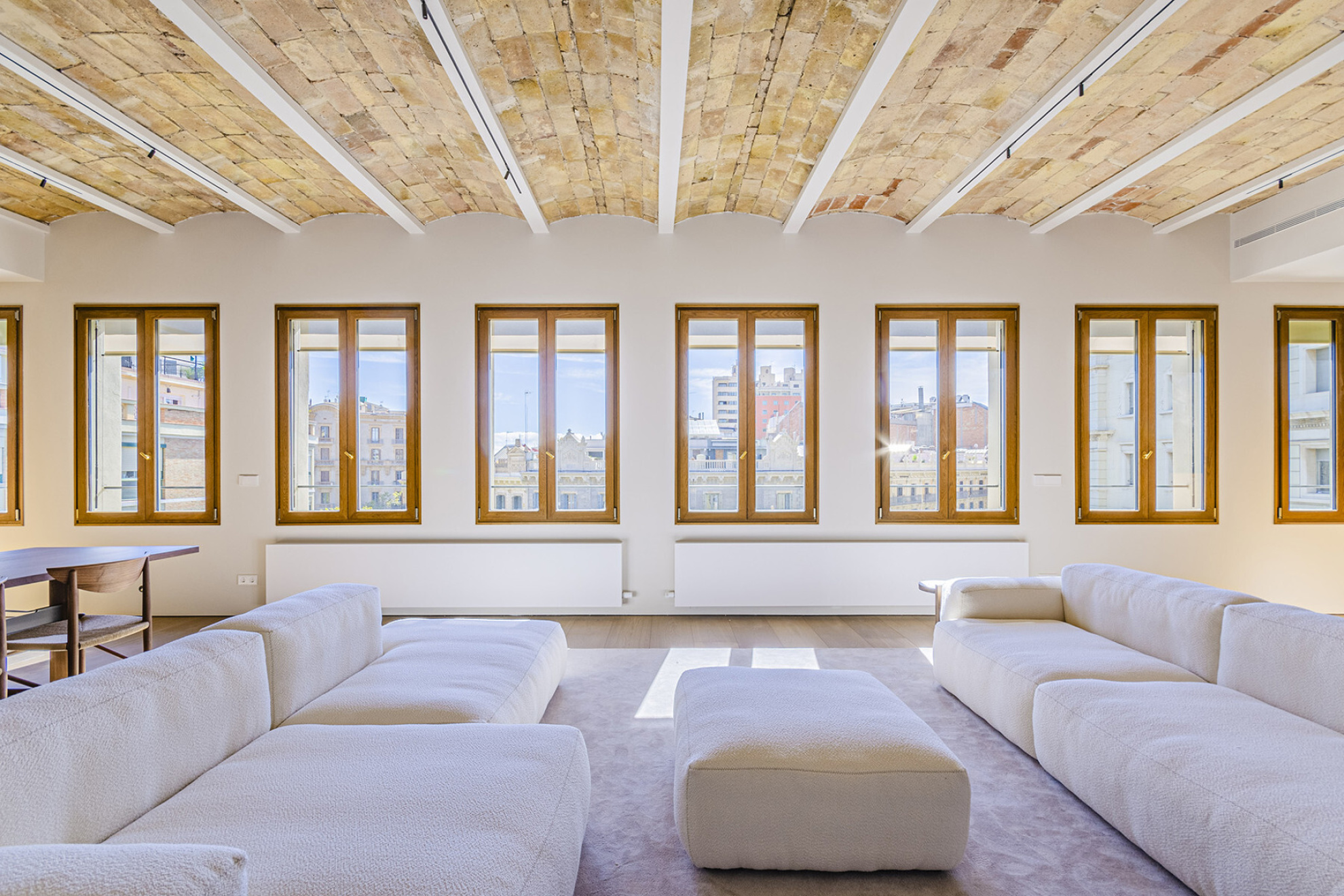  Stunning renovated property with panoramic views and abundant natural light - 物件實景