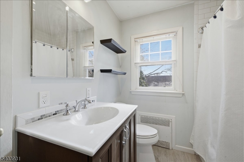 Stirling, New Jersey, 07980, United States, 3 Bedrooms Bedrooms, ,2 BathroomsBathrooms,Residential,For Sale,2008105