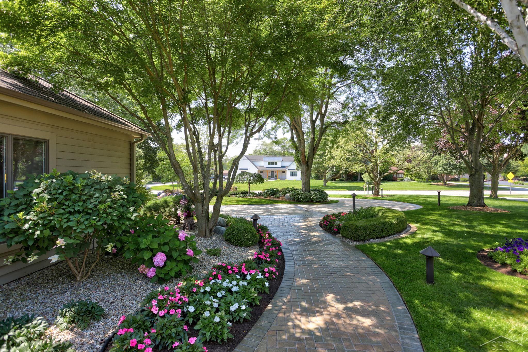 210 Golfview, Saginaw, Michigan, 48638, United States, 4 Bedrooms Bedrooms, ,6 BathroomsBathrooms,Residential,For Sale,210 Golfview,1320030