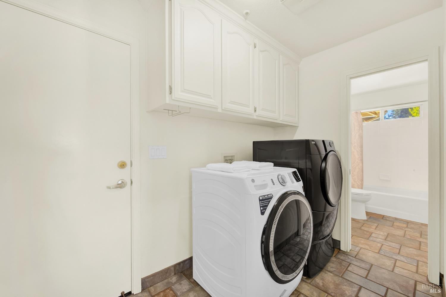 Vacaville, California, 95688, United States, 4 Bedrooms Bedrooms, ,4 BathroomsBathrooms,Residential,For Sale,1991158