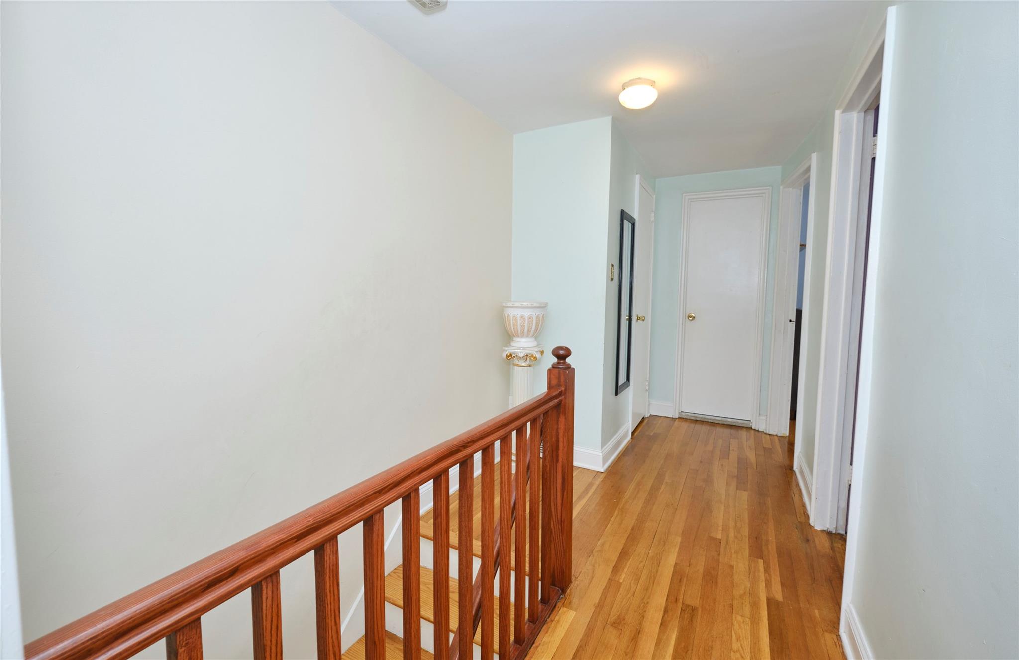 Bronx, New York, 10469, United States, 3 Bedrooms Bedrooms, ,3 BathroomsBathrooms,Residential,For Sale,1907076