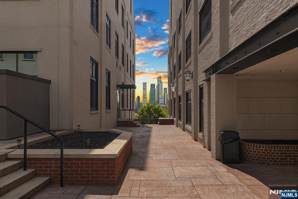 Weehawken, New Jersey, 07086, United States, 2 Bedrooms Bedrooms, ,2 BathroomsBathrooms,Residential,For Sale,1840362