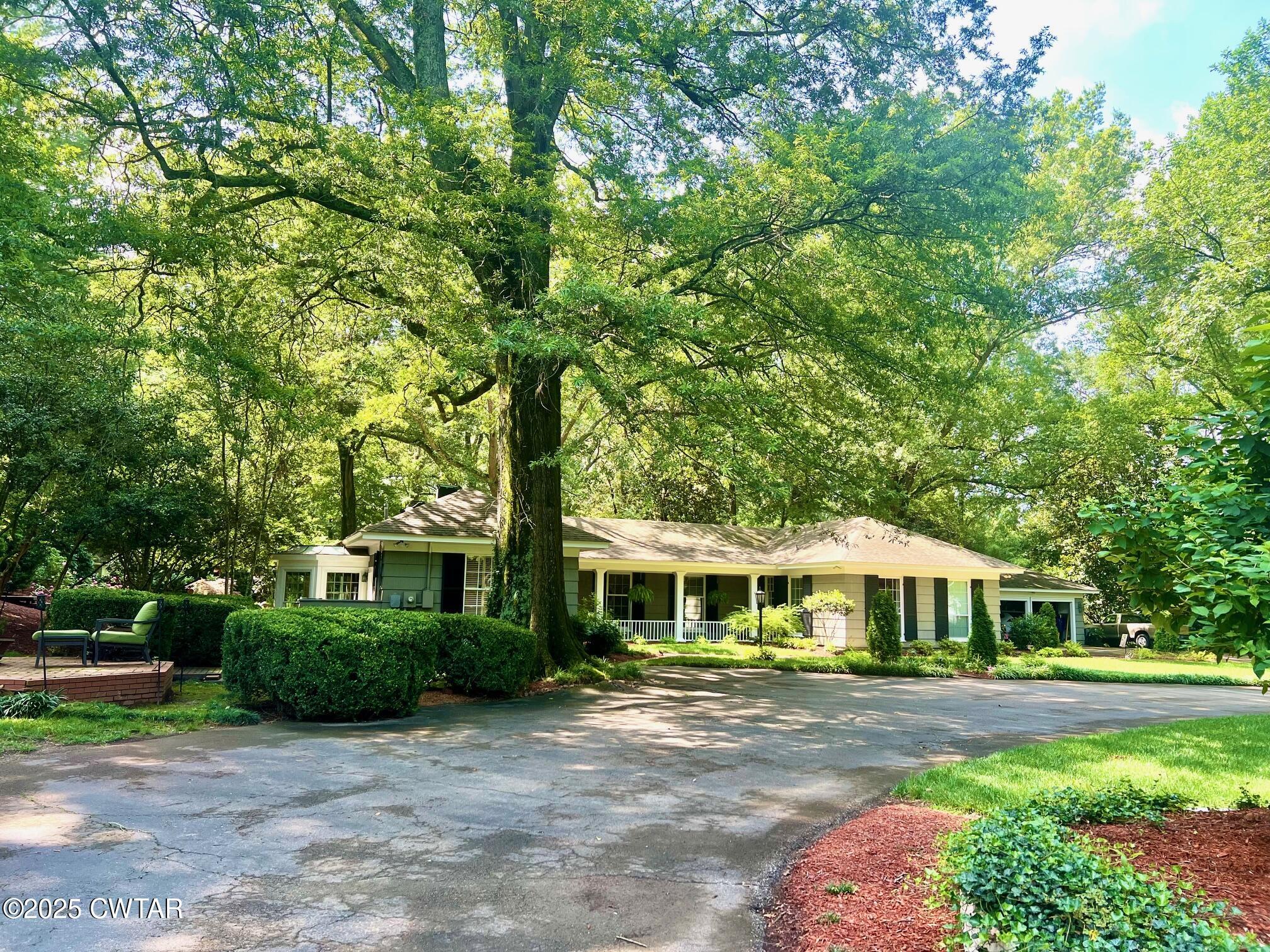 Jackson, Tennessee, 38301, United States, 3 Bedrooms Bedrooms, ,4 BathroomsBathrooms,Residential,For Sale,1859511
