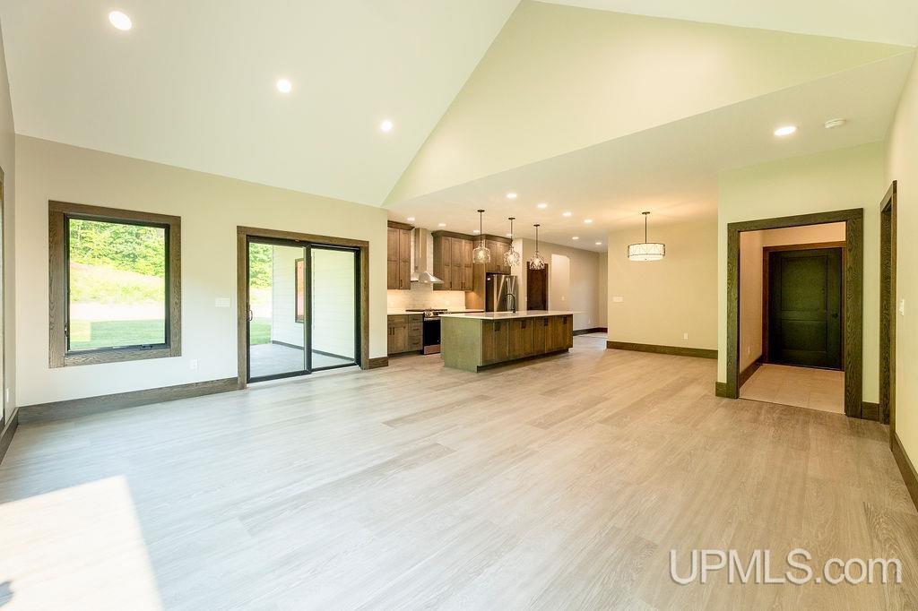 Houghton, Michigan, 49931, United States, 3 Bedrooms Bedrooms, ,3 BathroomsBathrooms,Residential,For Sale,1826025