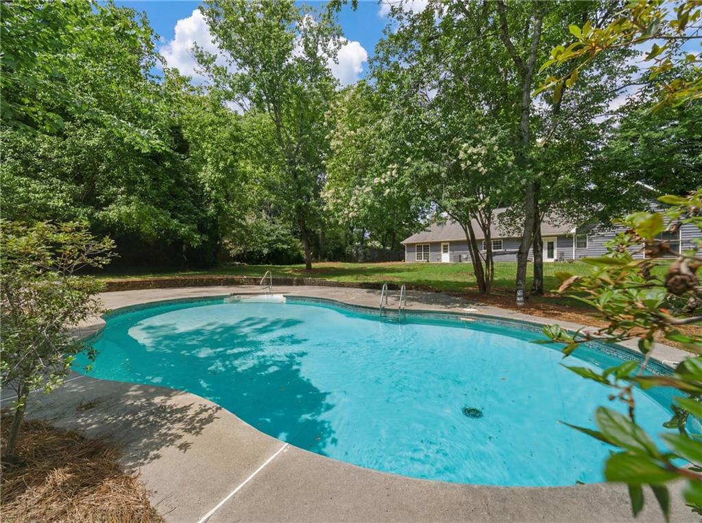 Roswell, Georgia, 30076, United States, 4 Bedrooms Bedrooms, ,3 BathroomsBathrooms,Residential,For Sale,2049337