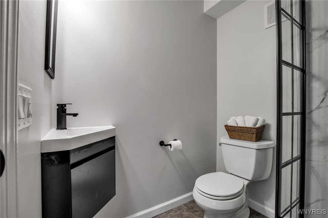Elma, New York, 14059, United States, 7 Bedrooms Bedrooms, ,6 BathroomsBathrooms,Residential,For Sale,1935359