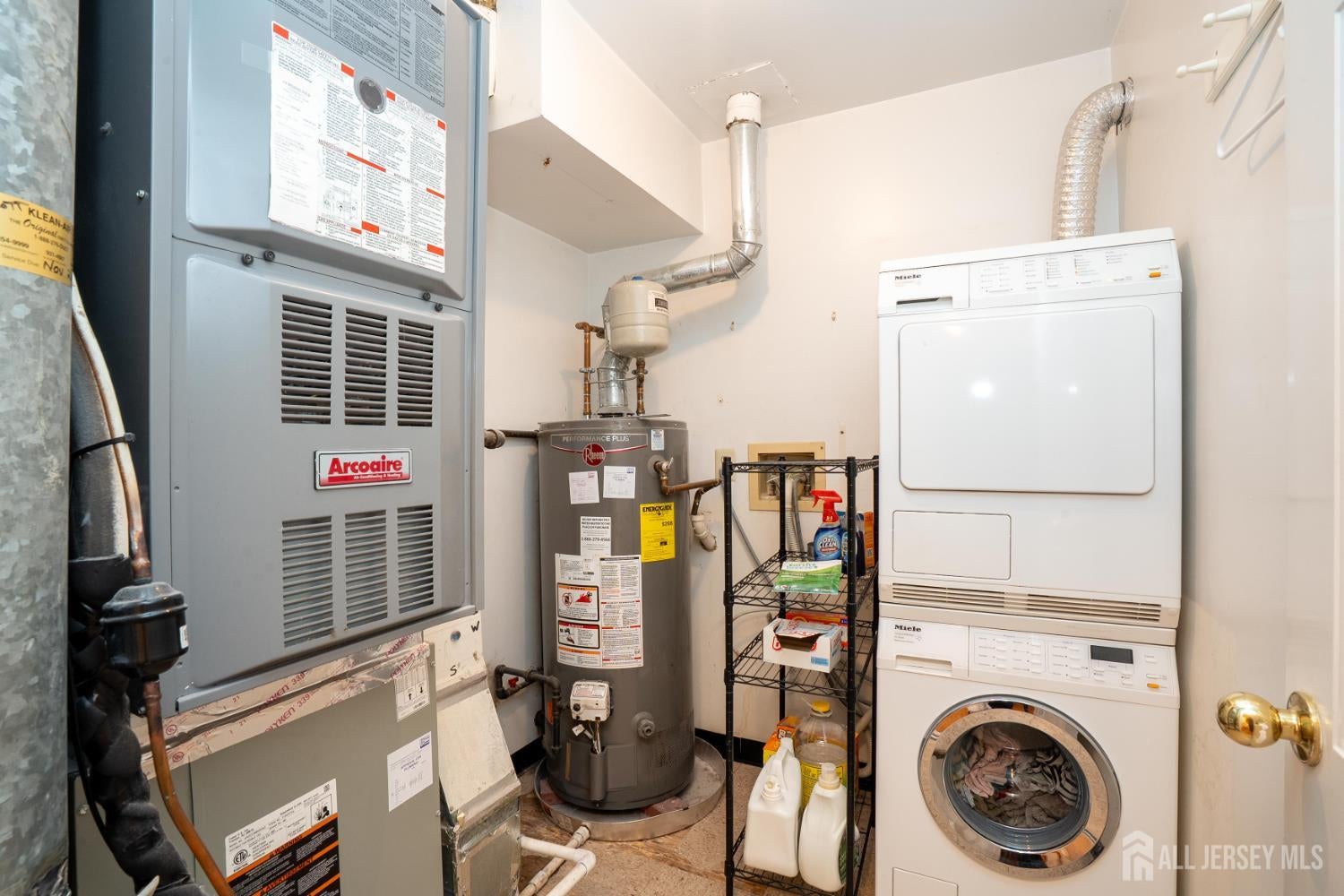 South Brunswick, New Jersey, 08824, United States, 3 Bedrooms Bedrooms, ,3 BathroomsBathrooms,Residential,For Sale,1980206