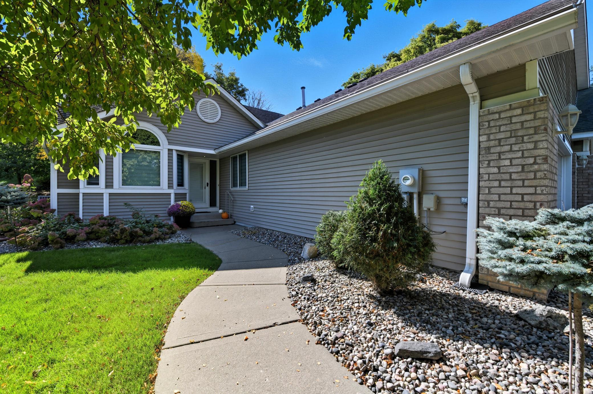 Shorewood, Minnesota, 55331, United States, 2 Bedrooms Bedrooms, ,3 BathroomsBathrooms,Residential,For Sale,1956041