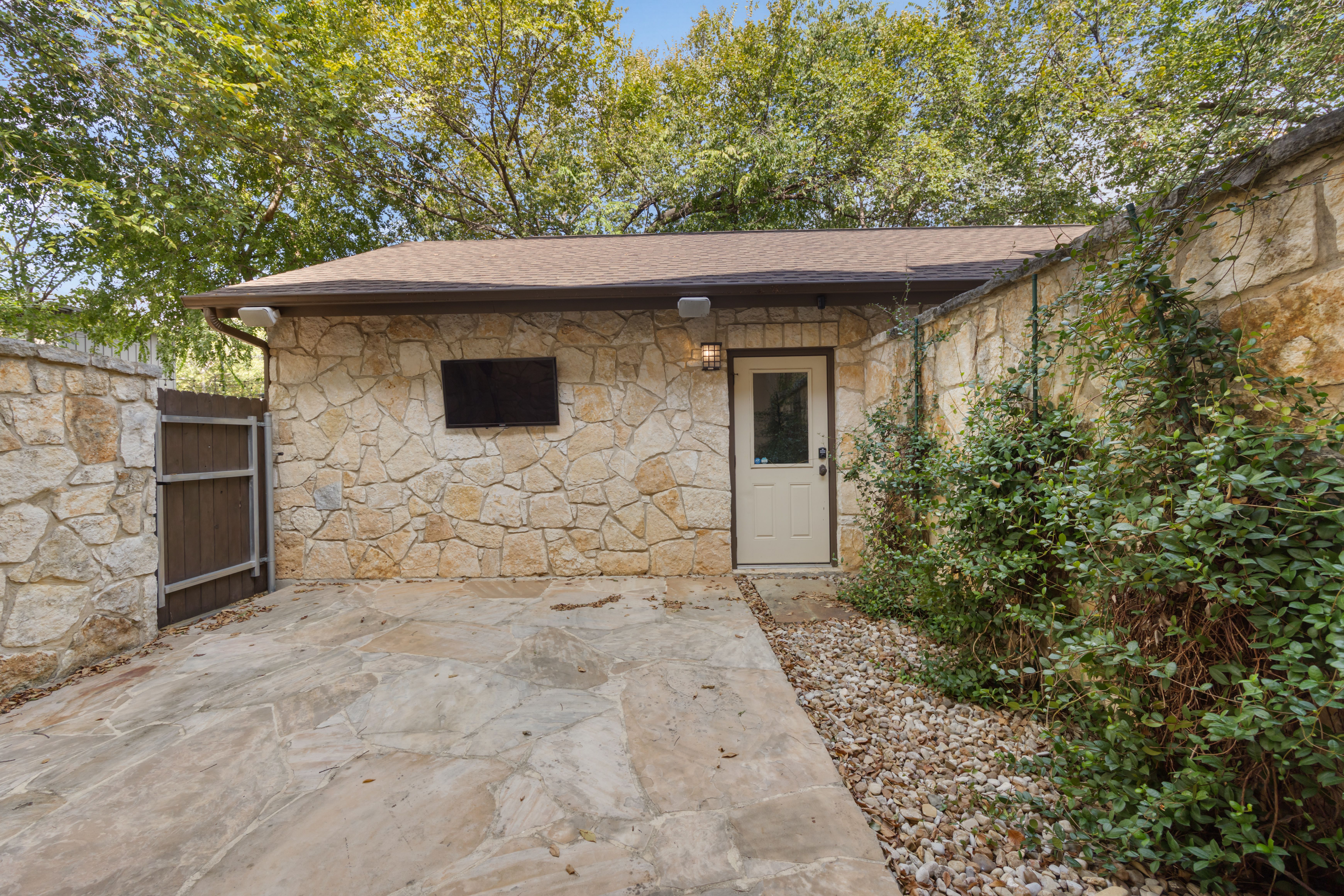  Refined Barton Hills Living  Private Garage  Exceptional 78704 Location - 物件實景