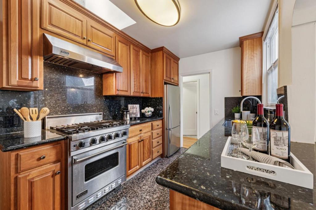 Daly City, California, 94014, United States, 3 Bedrooms Bedrooms, ,2 BathroomsBathrooms,Residential,For Sale,2028412