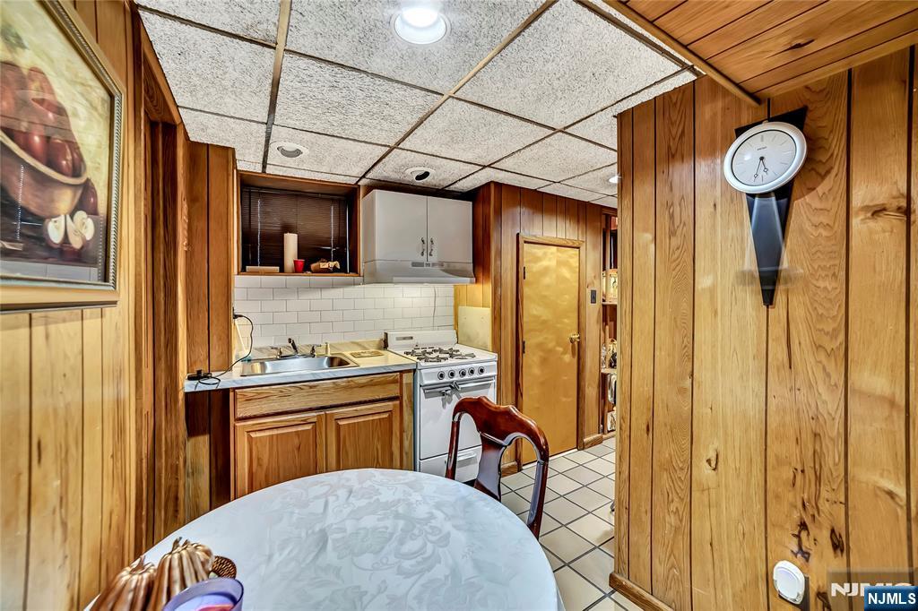 Cliffside Park, New Jersey, 07010, United States, 3 Bedrooms Bedrooms, ,2 BathroomsBathrooms,Residential,For Sale,1992851