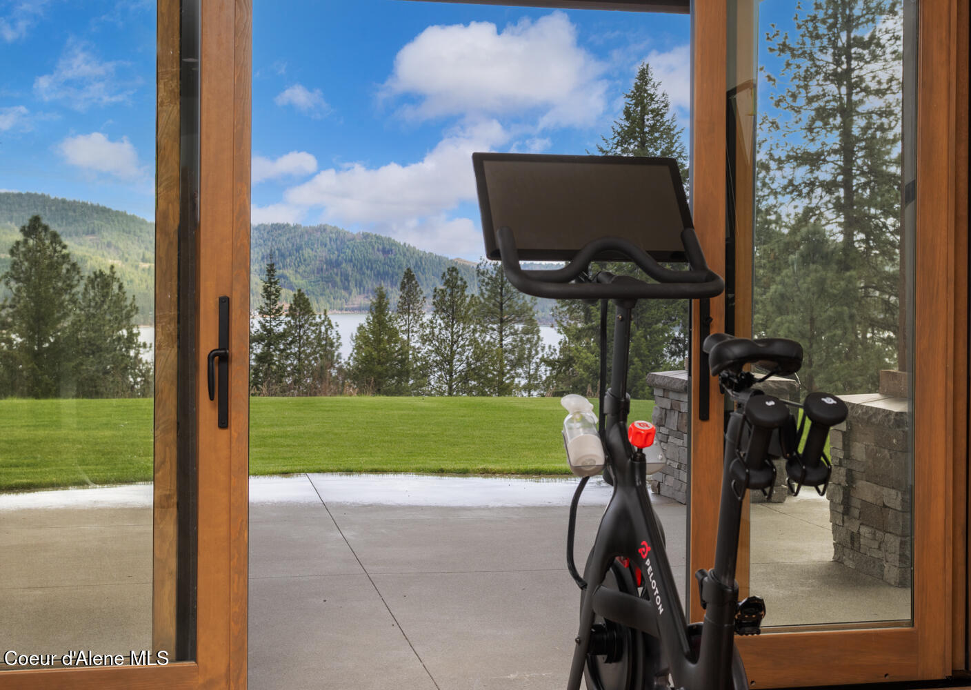 Coeur d'Alene, Idaho, 83814, United States, 4 Bedrooms Bedrooms, ,4 BathroomsBathrooms,Residential,For Sale,1783013