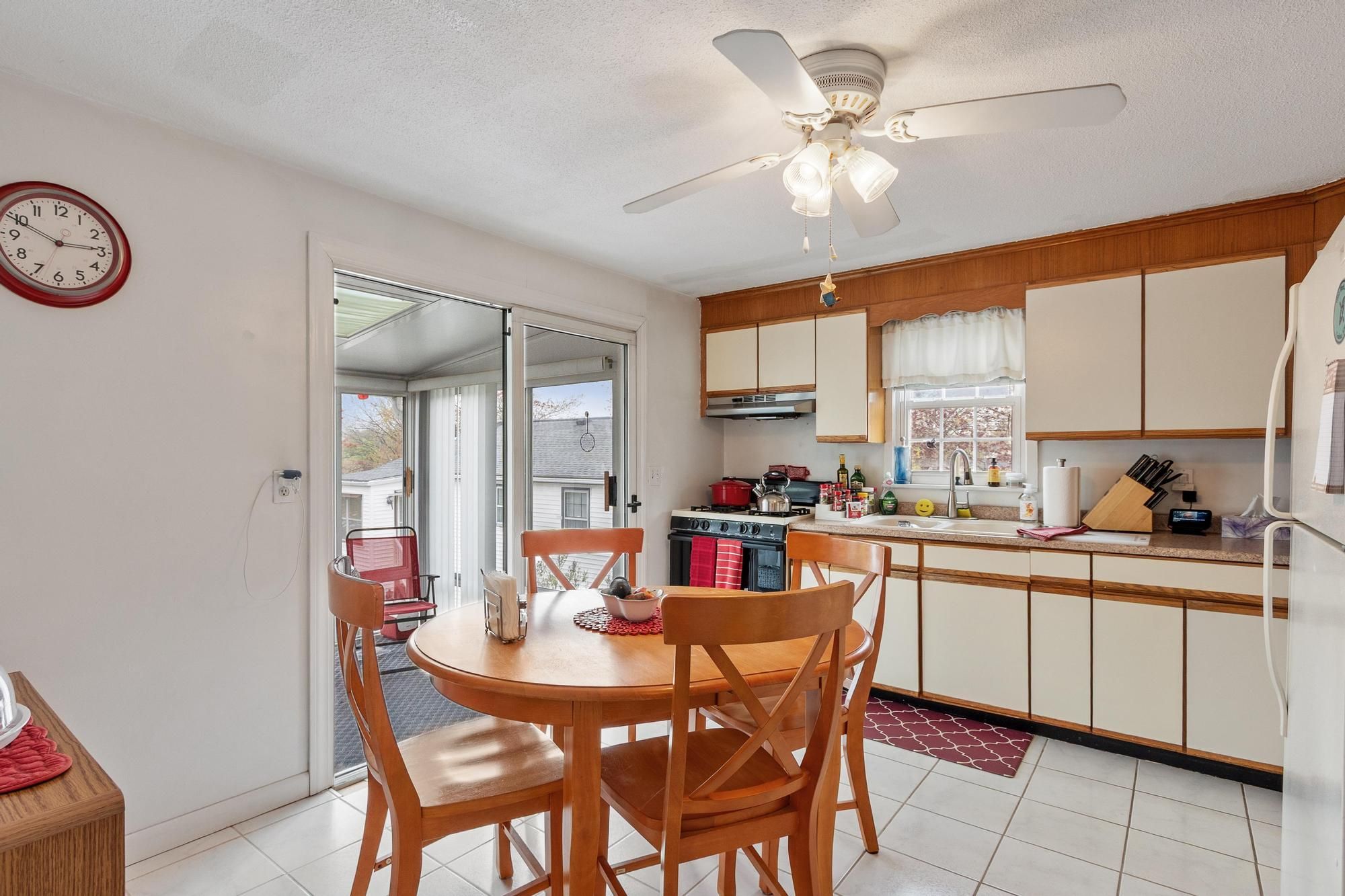  74 Harlem St, Lowell, MA, 01854 - 物件實景